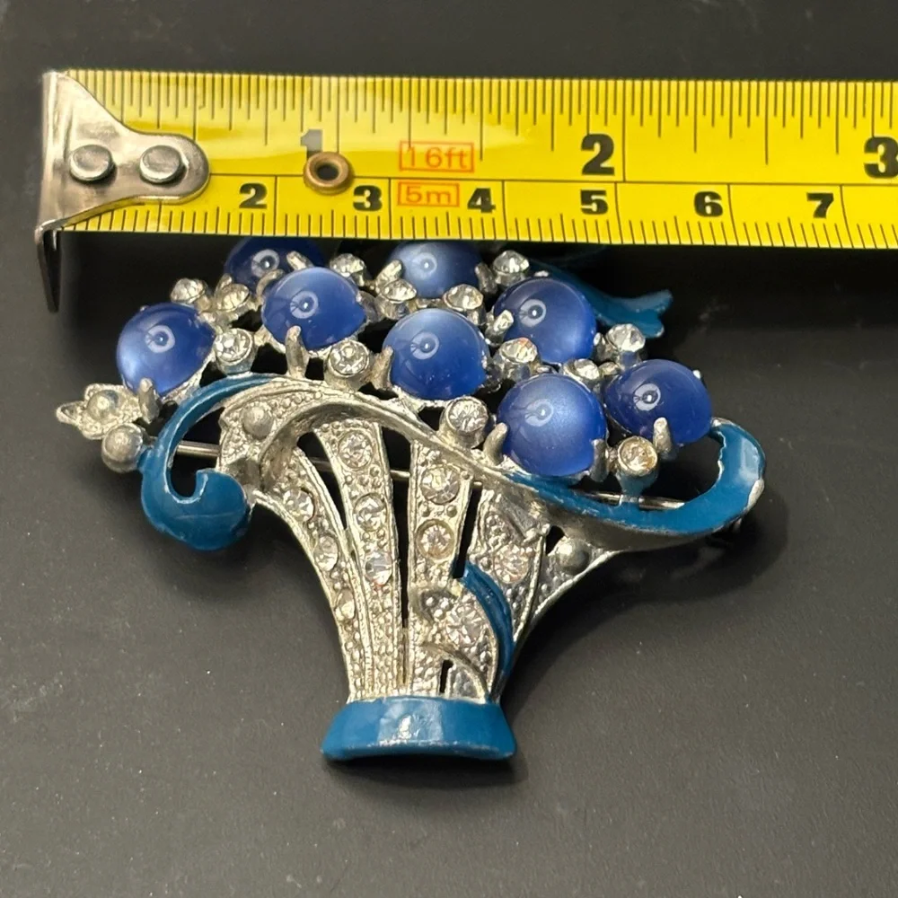 Vintage 1940s unsigned Coro moonglow carbochon blue stones flower basket brooch